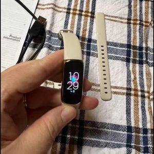 FitBit Luxe